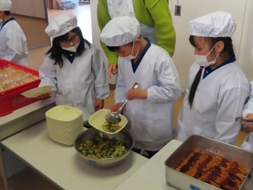 １年生初めての給食！