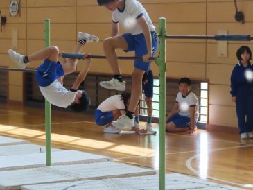 鉄棒がんばり週間です！