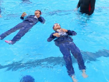 水の事故から命を守る！～着衣泳の取組～
