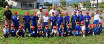 後片付けまで頑張りました！～２年生畑の学習～