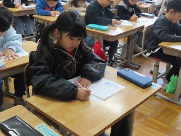 集中して臨んだ書き初め会！