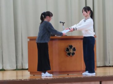 １年間お疲れさまでした！～児童会引継ぎ式終わる～